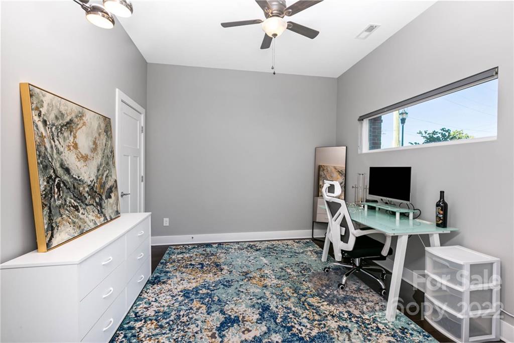 Property image 2 of 440 Southend Crossing Lane in Southpoint, Charlotte, NC 28203