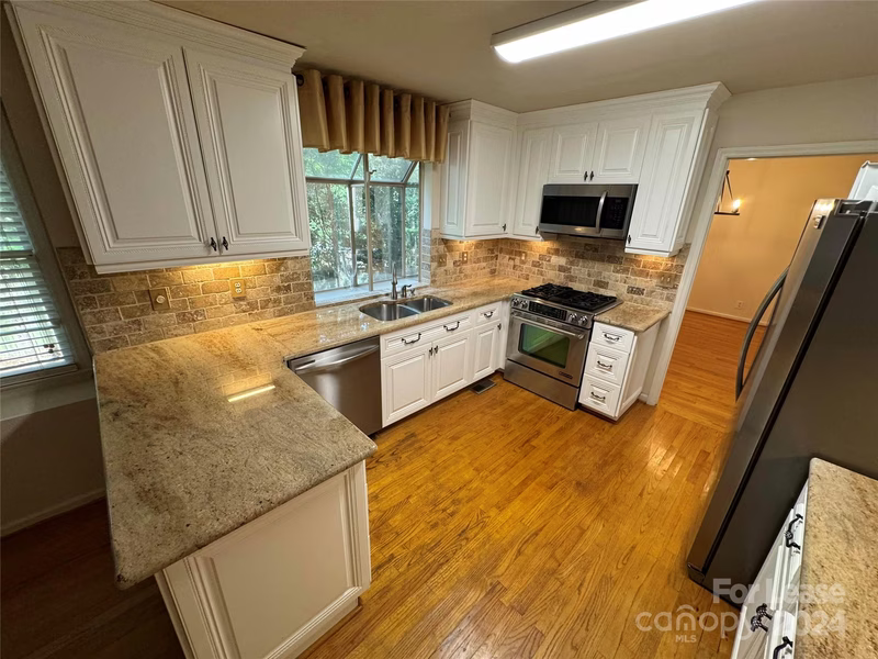 Property image 2 at 500 River Oaks Lane, Charlotte, NC 28226