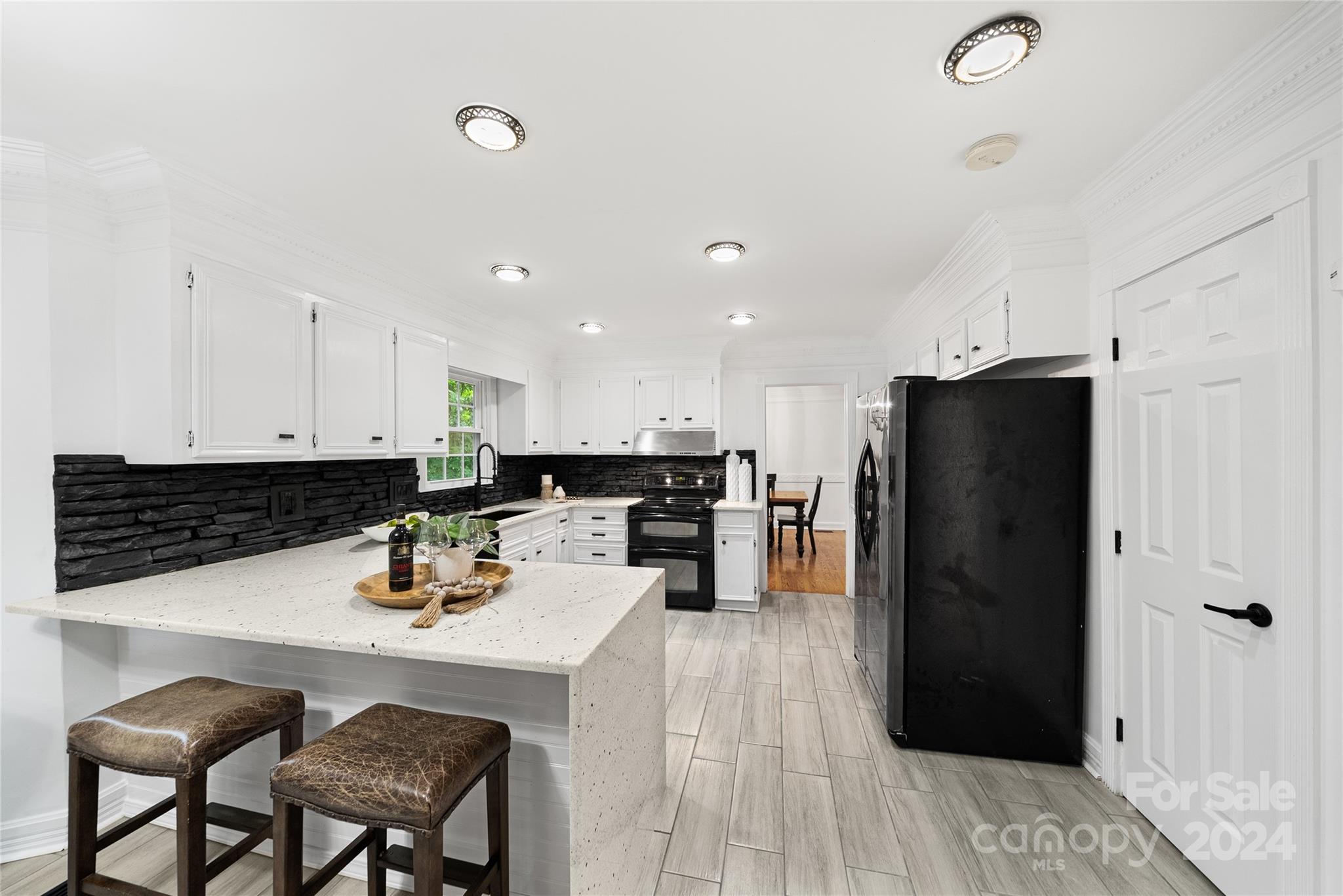 Property image 4 of 4000 Waterford Drive in Carmel Valley, Charlotte, NC 28226