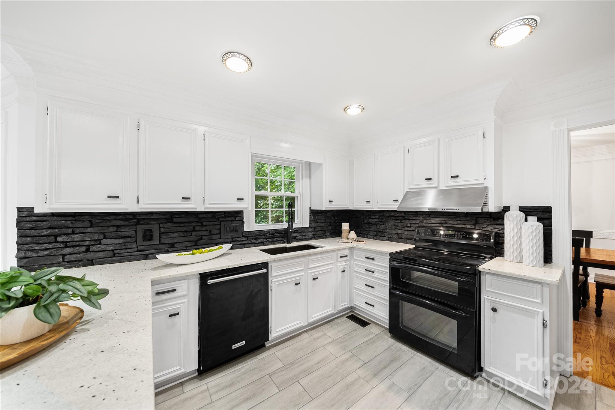 Property image 5 of 4000 Waterford Drive in Carmel Valley, Charlotte, NC 28226