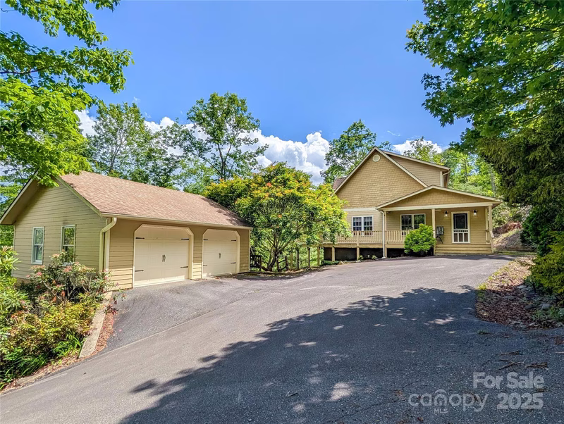 Loggers Ridge, Burnsville Community