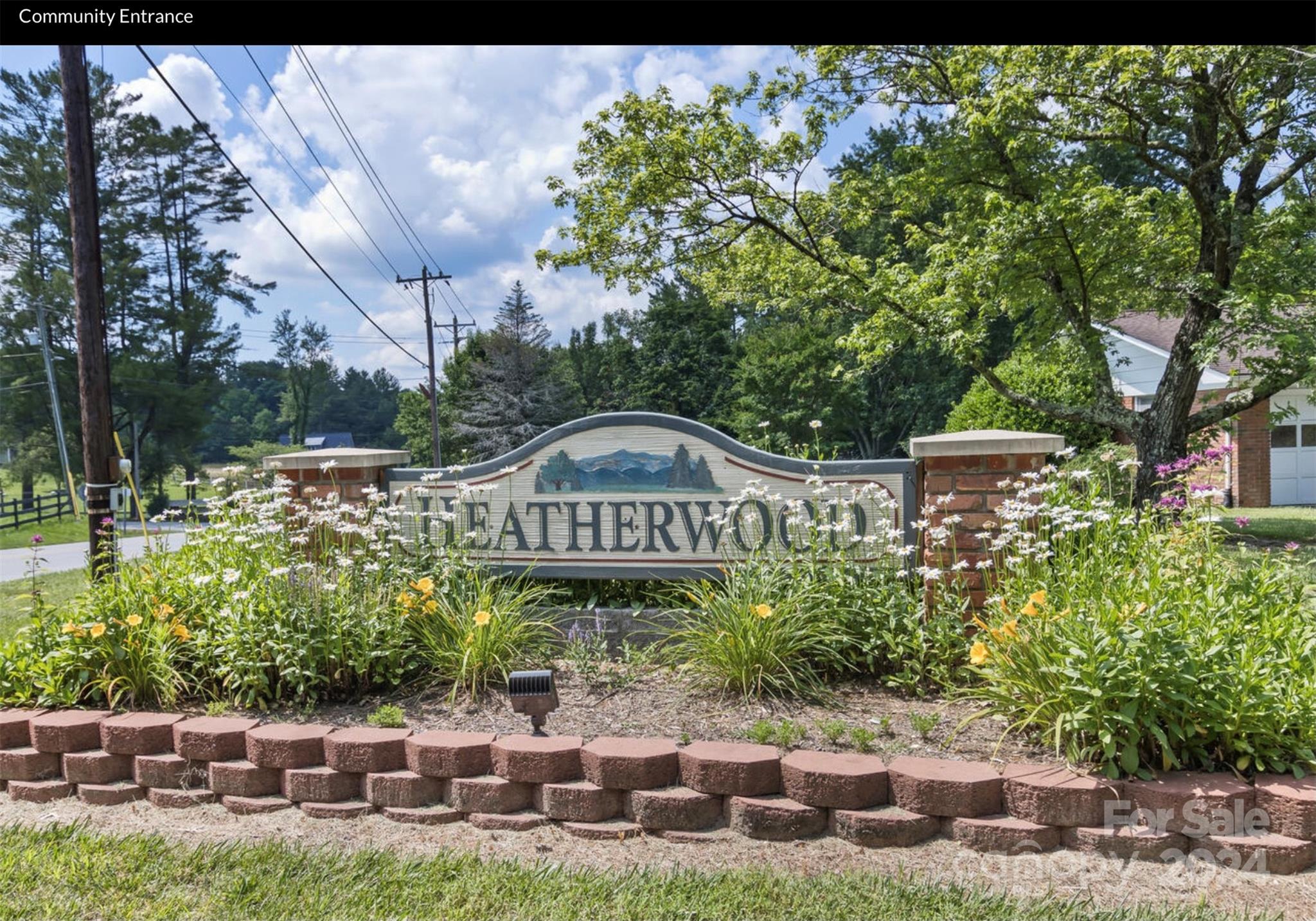 Property image 2 of 1999 Glenheath Drive in Heatherwood, Hendersonville, NC 28791