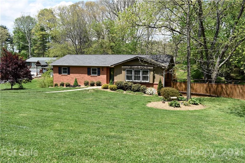 Property image 2 at 2113 Glenheath Drive, Hendersonville, NC 28791