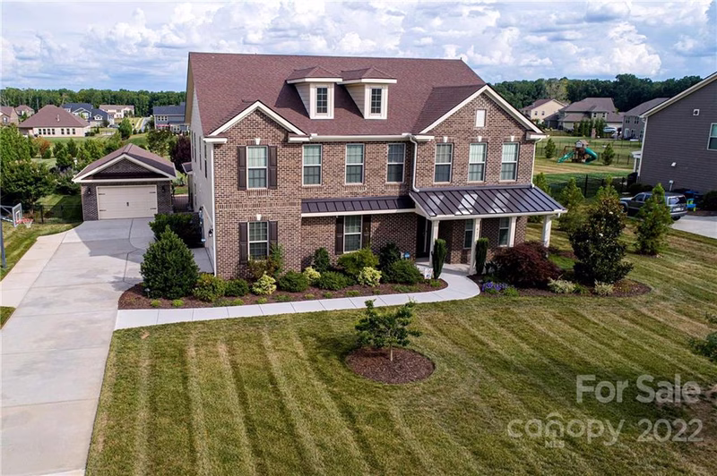 Property image 3 at 413 Alucio Court, Matthews, NC 28104