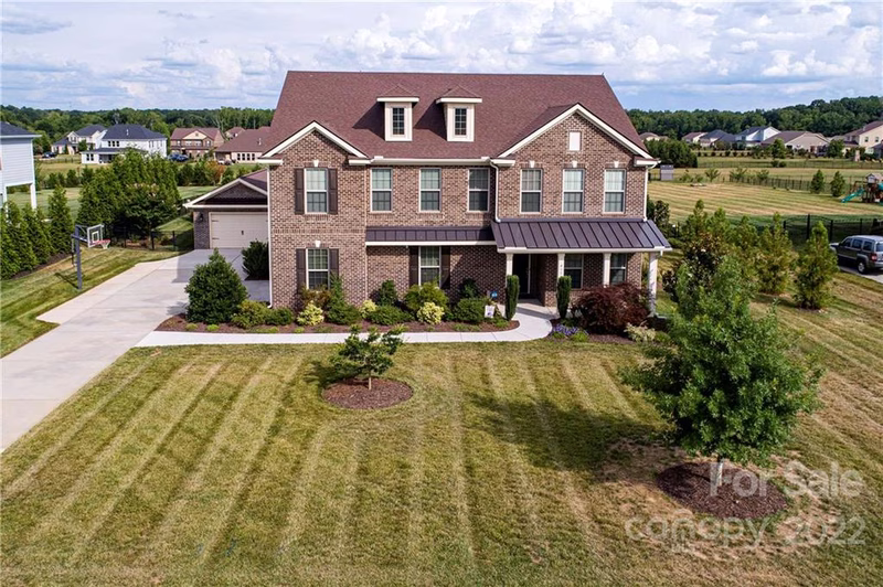 Property image 4 at 413 Alucio Court, Matthews, NC 28104