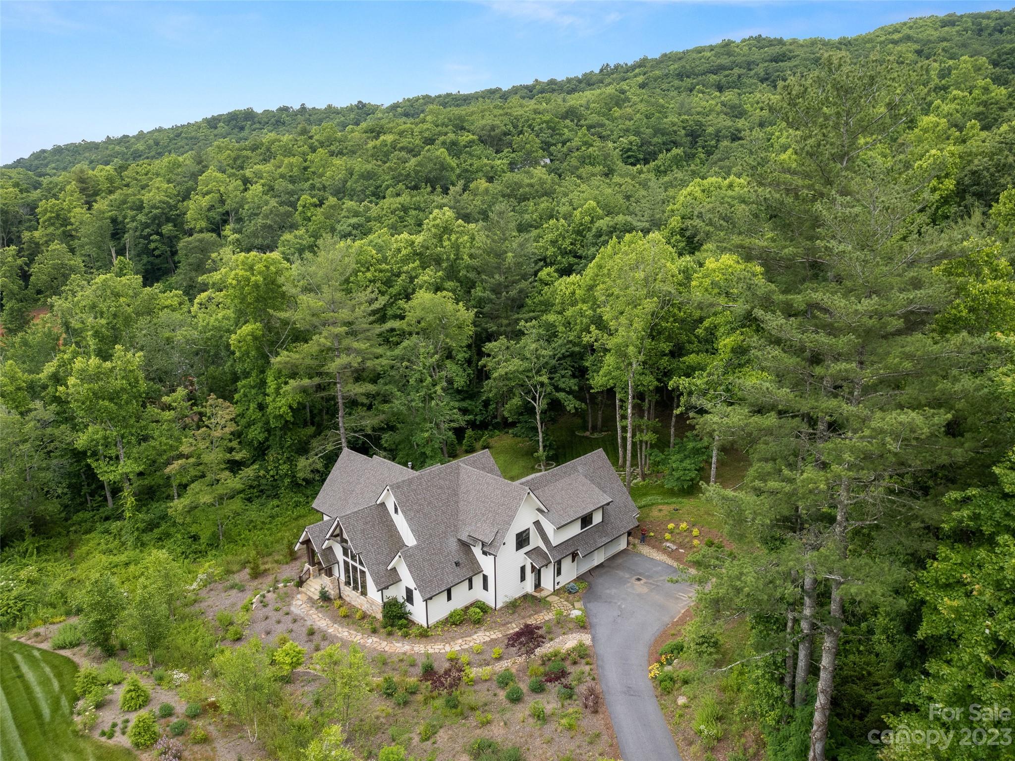 Property image 3 of 450 Barrington Drive in Poplar Ridge, Asheville, NC 28803