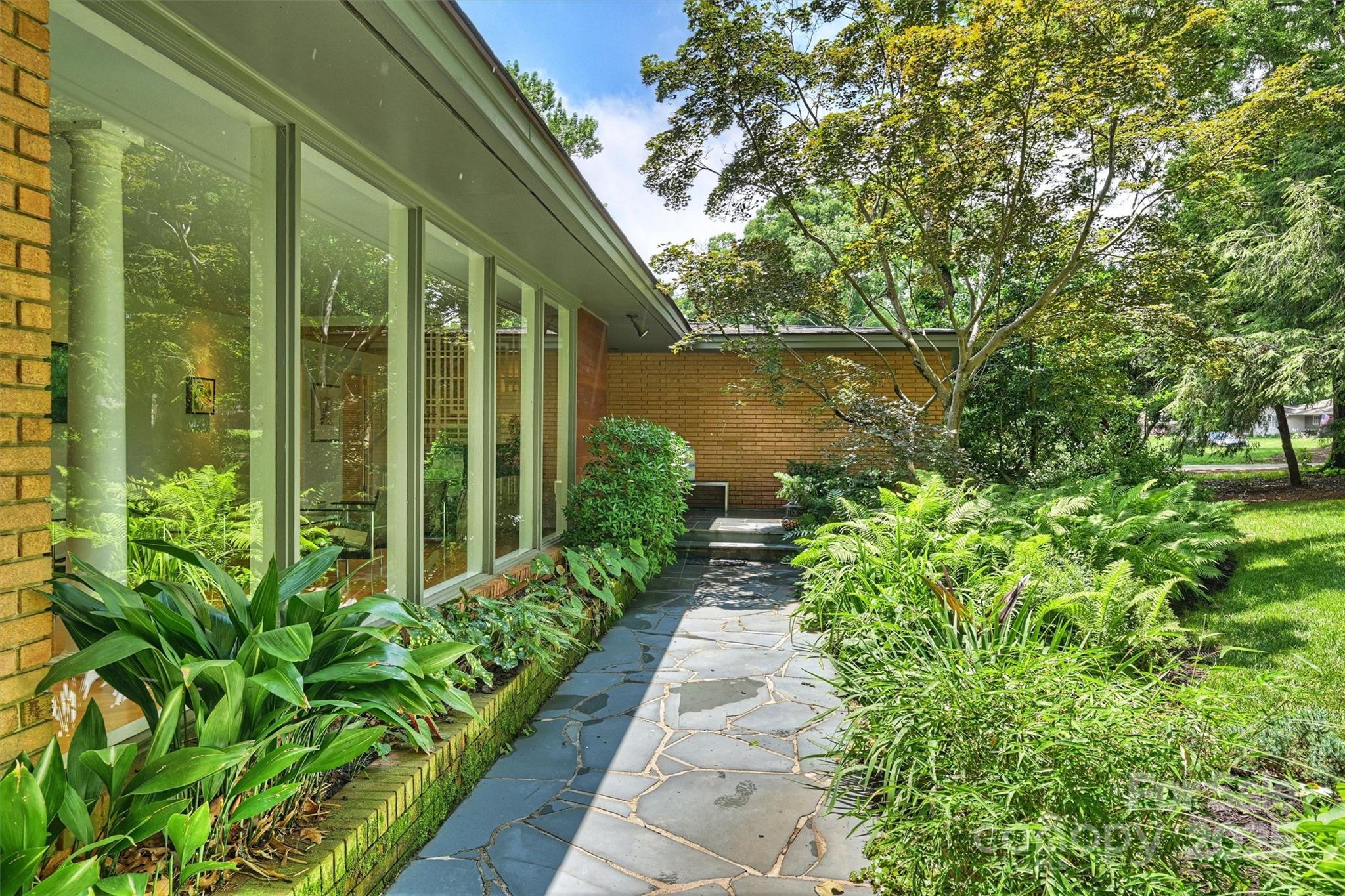 Property image 5 of 2600 Cloister Drive in The Cloisters, Charlotte, NC 28211