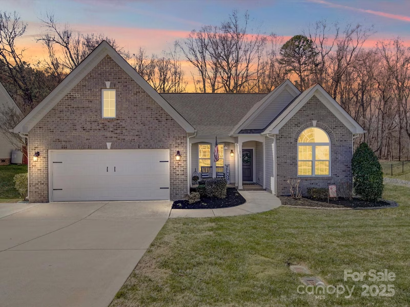 Redah Acres, Locust Community