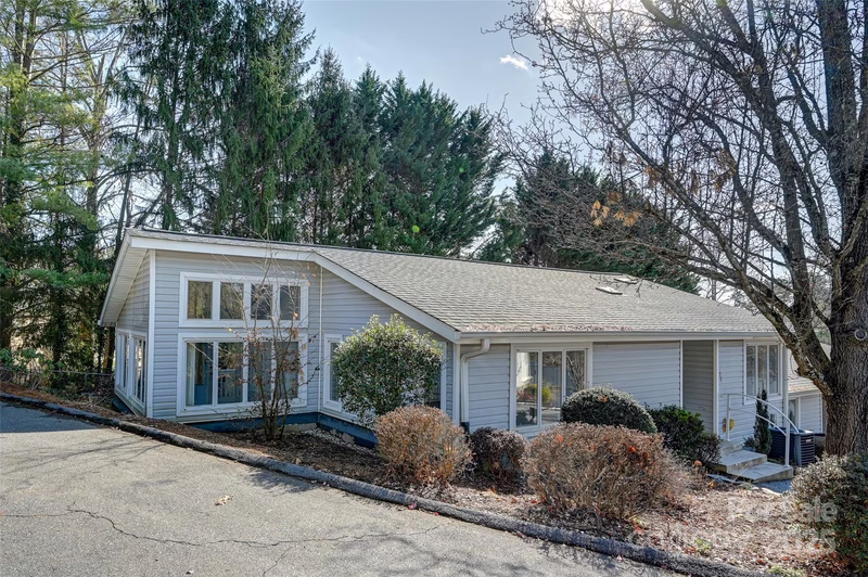 71 Hollybrook Drive