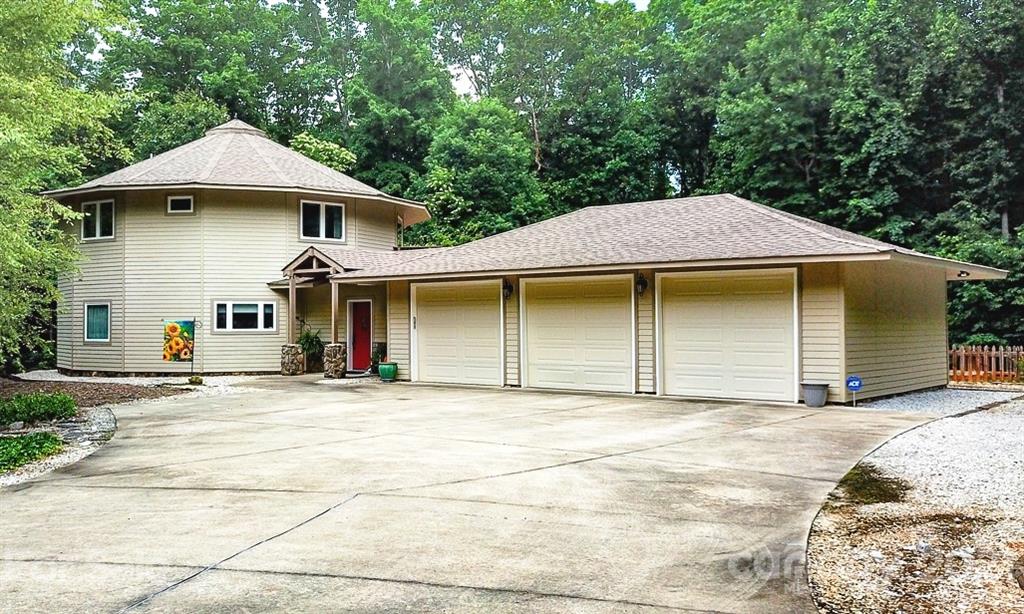 Property image 2 of 24 Juniper Lane in Haven Heights, Marion, NC 28752