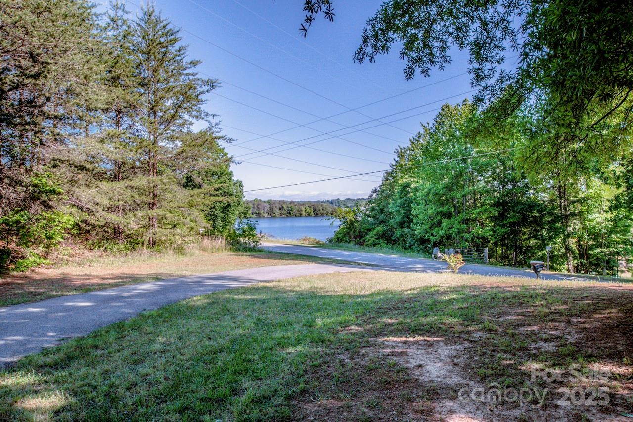 Property image 2 of 7733 Skyline Drive in Mobile Home Estates, Sherrills Ford, NC 28673