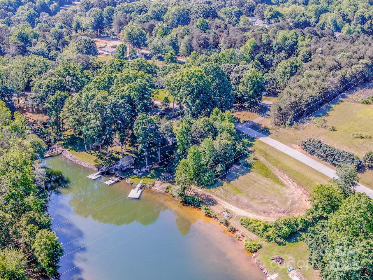 Property image 5 of 7733 Skyline Drive in Mobile Home Estates, Sherrills Ford, NC 28673