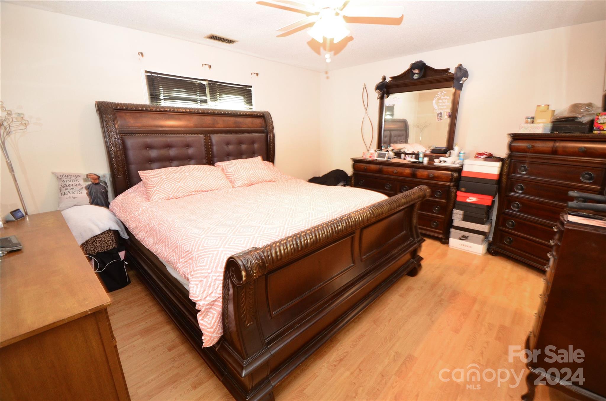 Property image 4 of 5287 Stonewood Drive in Woodridge, Hickory, NC 28602