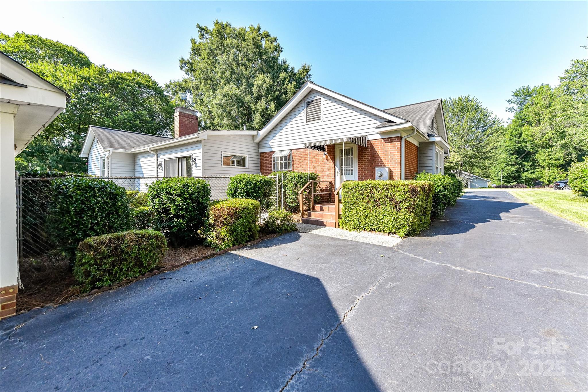 Property image 2 of 6811 Old Reid Road in Spring Valley, Charlotte, NC 28210