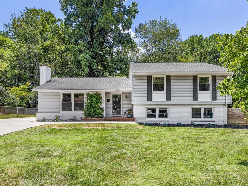 Property image 2 at 3200 Spring Valley Road, Charlotte, NC 28210