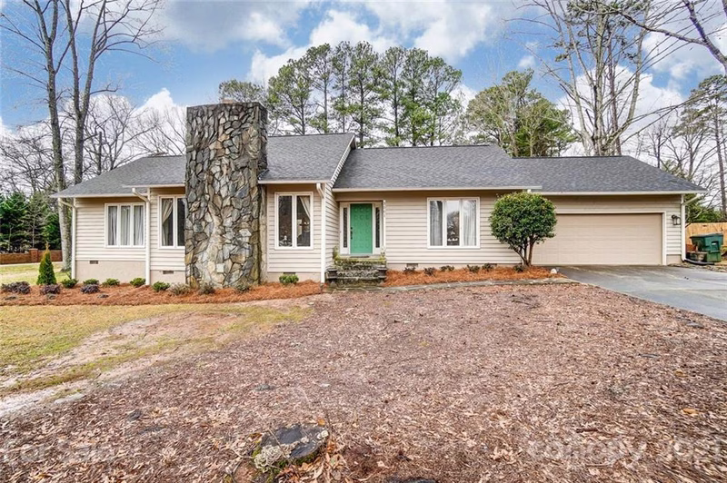 3001 Southampton Circle