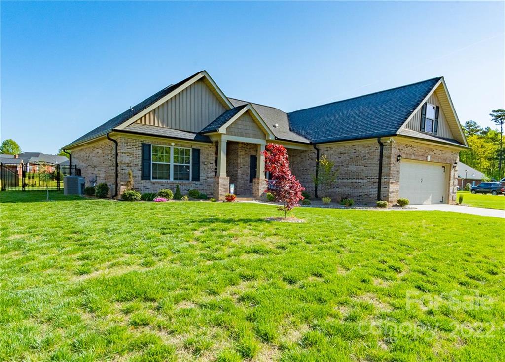 Property image 2 of 5319 Sustar Drive in Crooked Creek Estates, Monroe, NC 28110