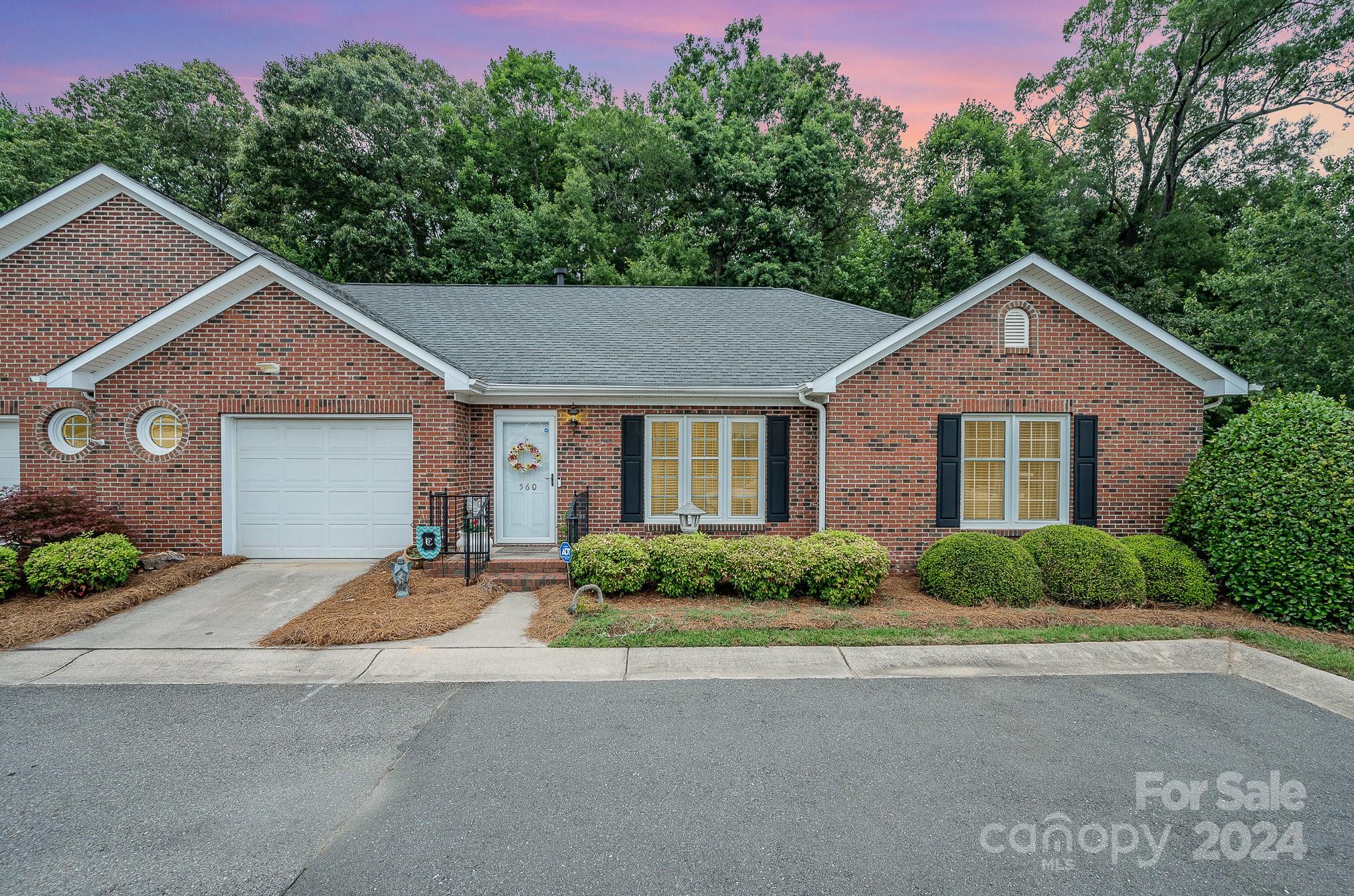 Property image 2 of 560 Royalty Court in Windsor Woods, Gastonia, NC 28054