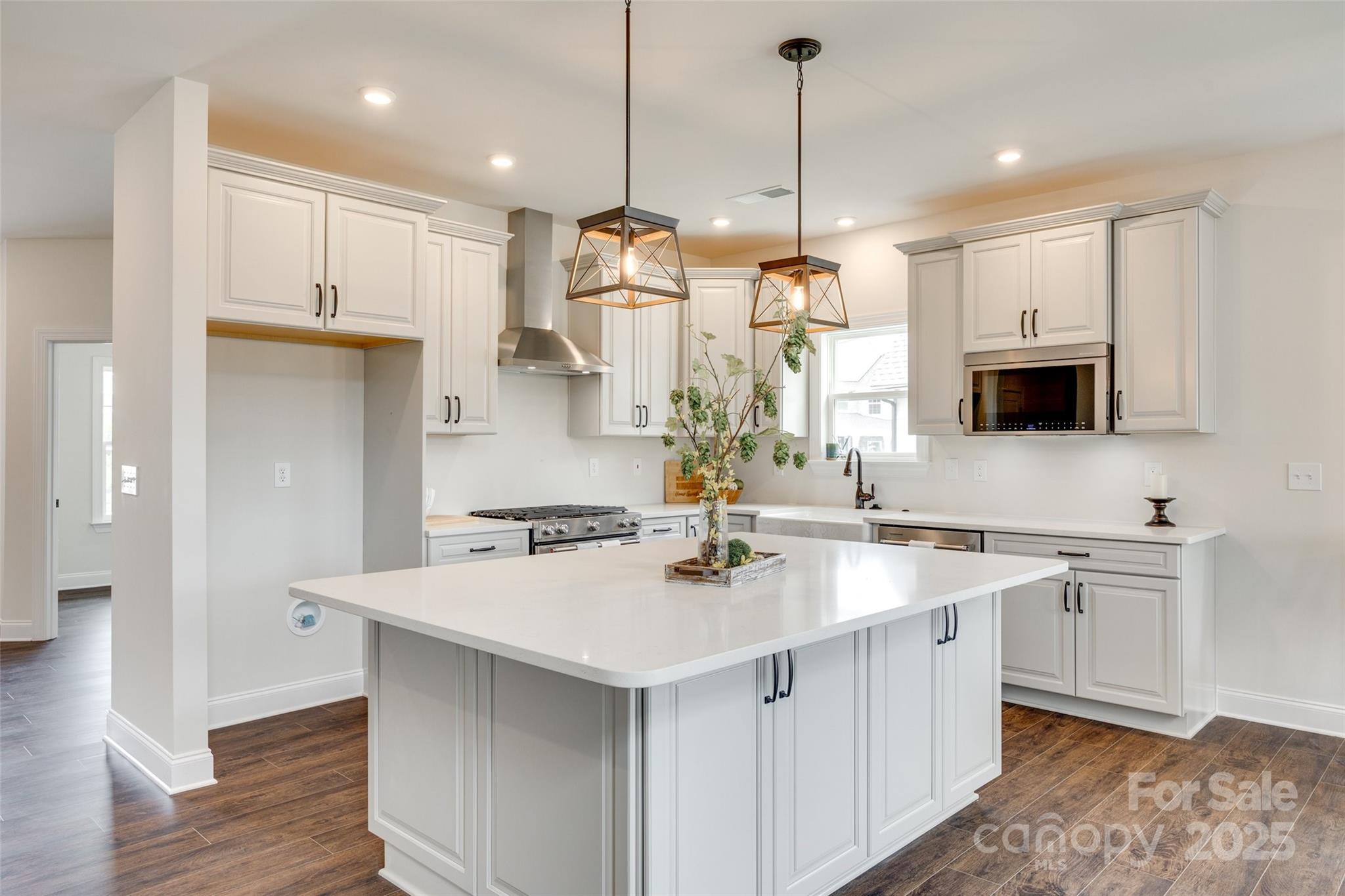 Property image 2 of 18011 Wilbanks Drive in Saybrooke, Charlotte, NC 28278