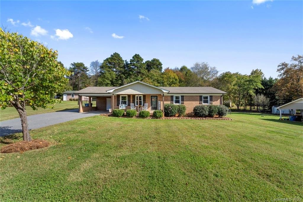 Property image 2 of 3924 Icard Street in Boyd Heights, Maiden, NC 28650