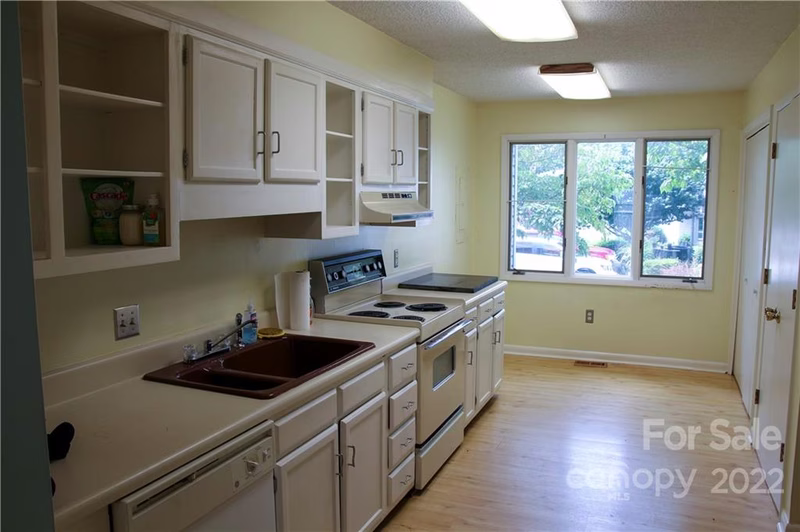 Property image 2 at 31 Hollybrook Drive, Asheville, NC 28803