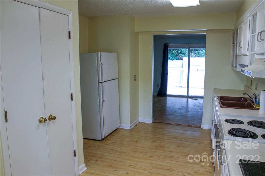 Property image 4 of 31 Hollybrook Drive in Hollybrook Condos, Asheville, NC 28803
