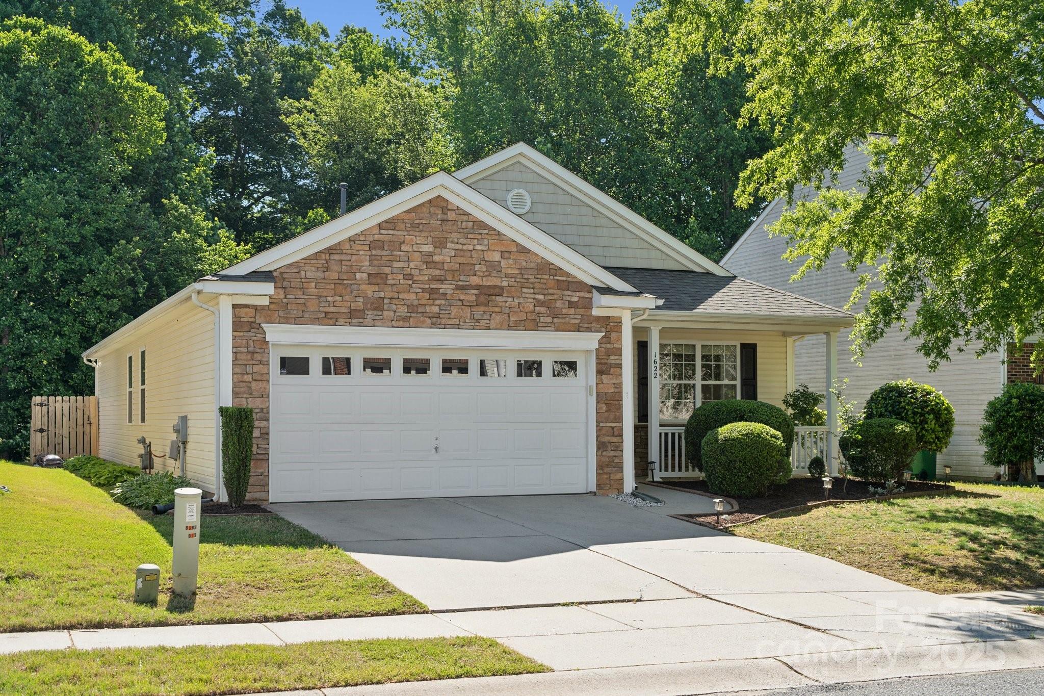 Property image 2 of 1622 Candlewood Ridge Lane in Matthews Grove, Matthews, NC 28105