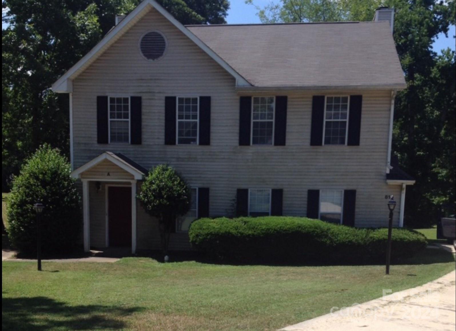 Property image 2 of 814 Selwyn Oaks Court in Selwyn Farms, Charlotte, NC 28209