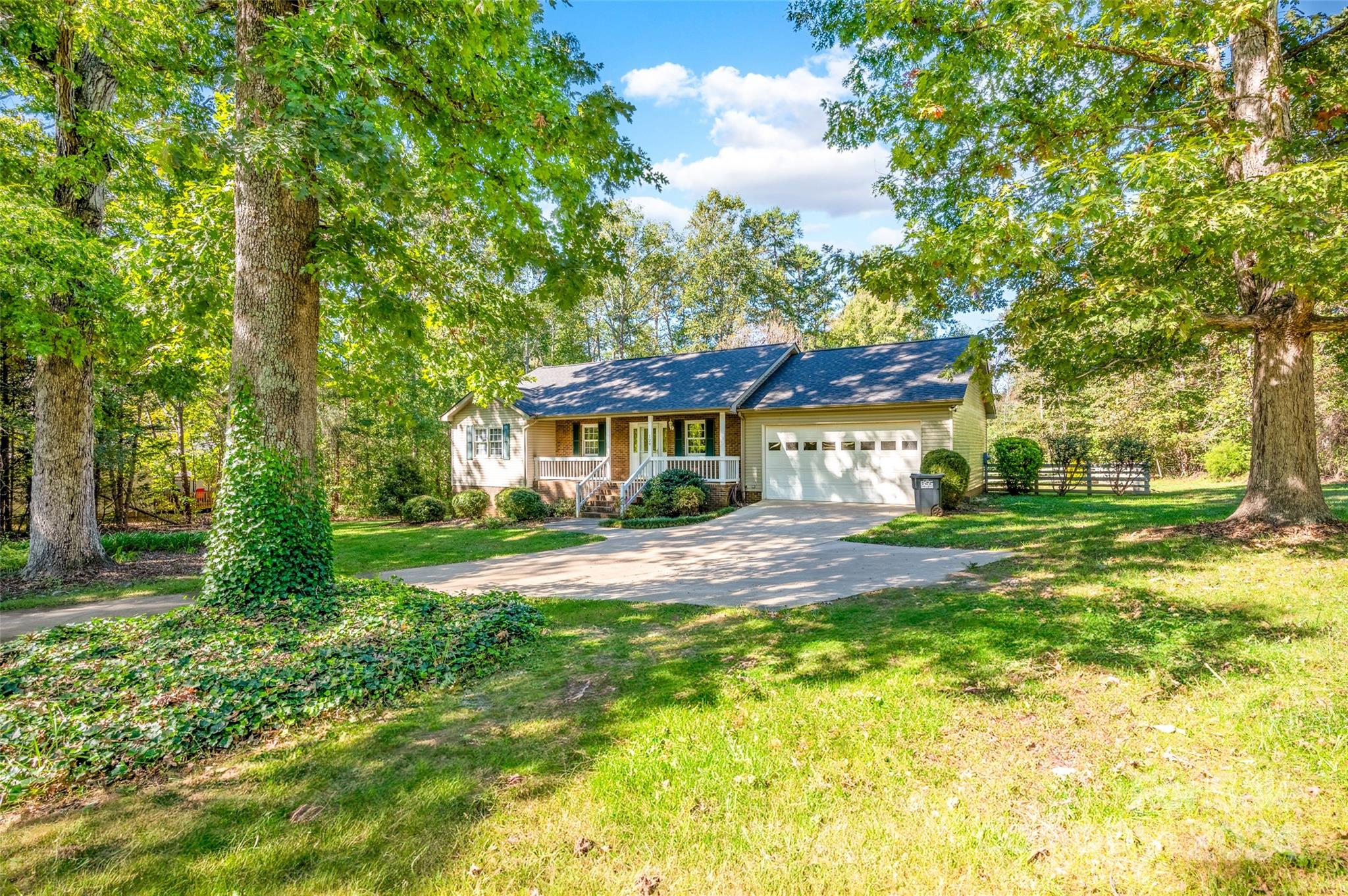 Property image 4 of 129 English Oaks Lane in Three Oaks, Statesville, NC 28677