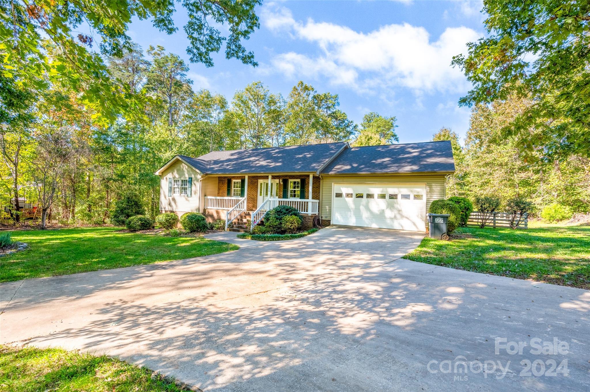Property image 5 of 129 English Oaks Lane in Three Oaks, Statesville, NC 28677