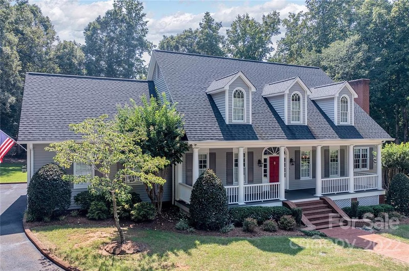 Fairway Acres, Newton Community