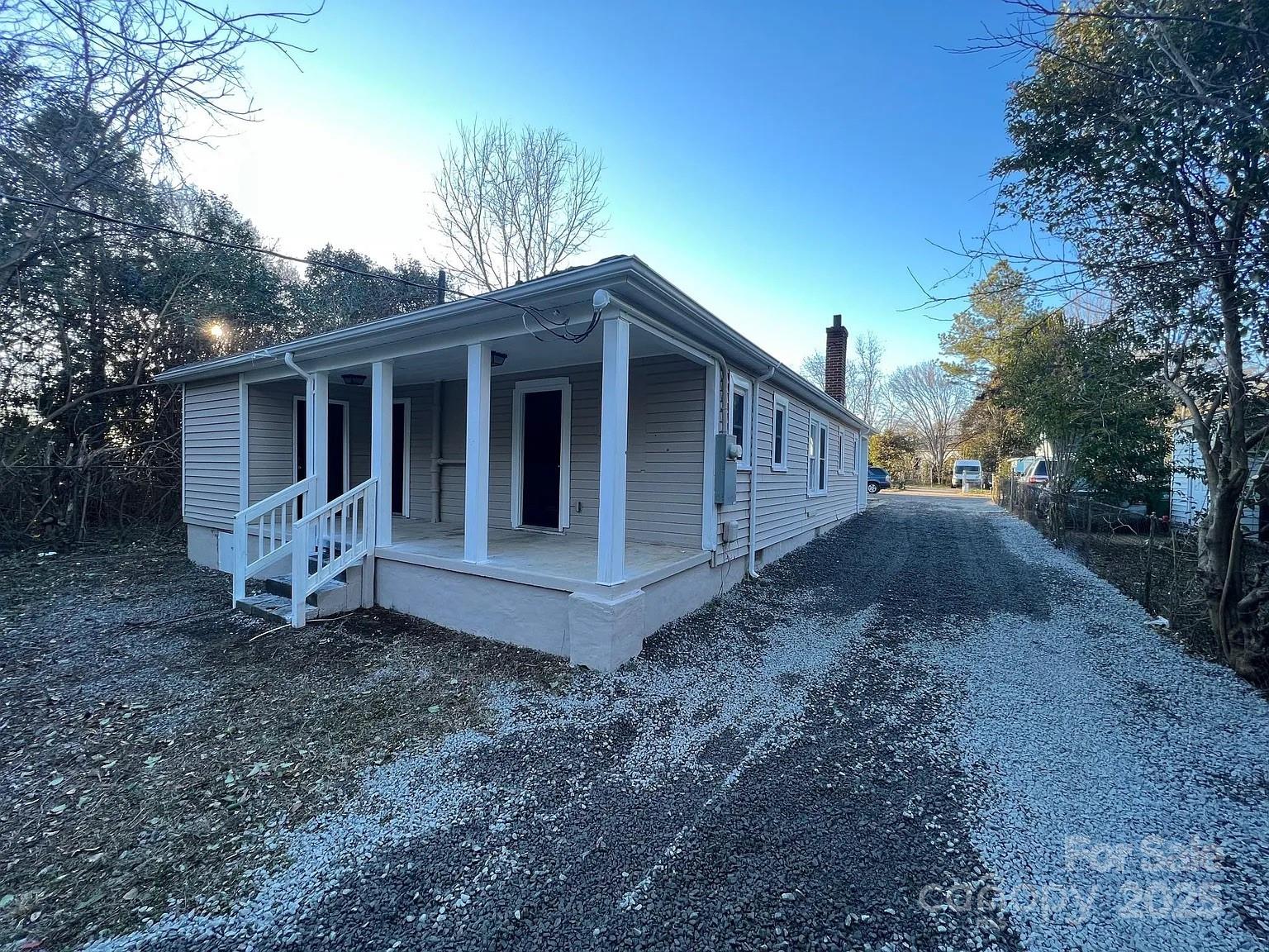 Property image 3 of 2300 Olando Street in Graham Heights, Charlotte, NC 28206
