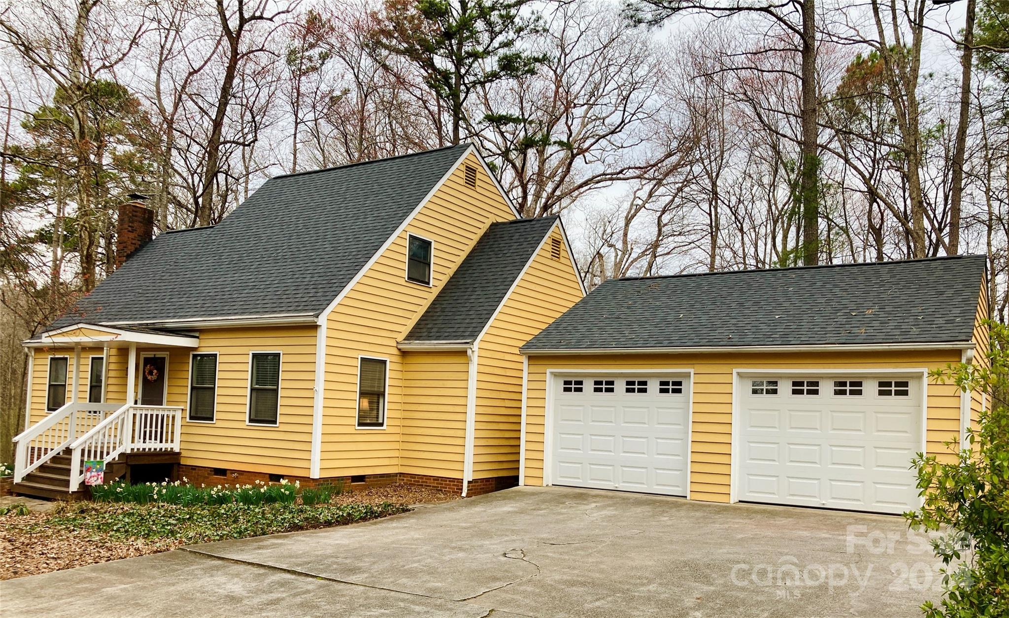 Property image 2 of 1490 Kensington Circle in Nottingham Estates, Newton, NC 28658