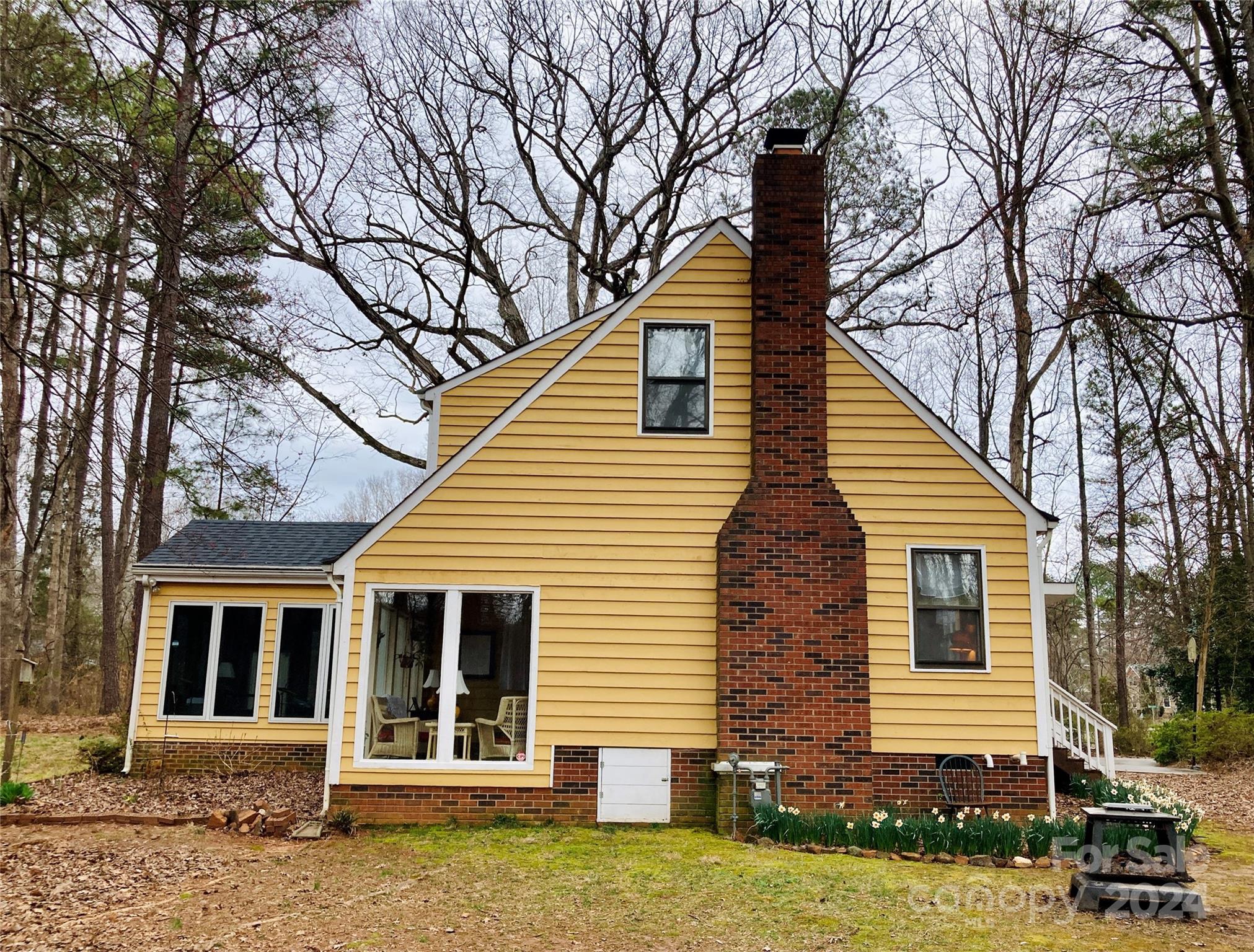 Property image 4 of 1490 Kensington Circle in Nottingham Estates, Newton, NC 28658