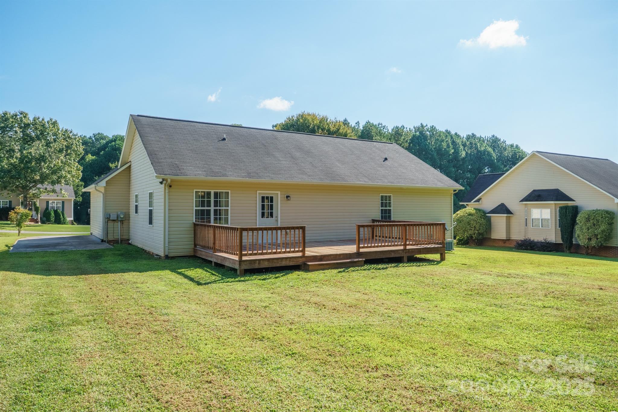 Property image 3 of 5175 Landing View Drive in Lakeview Acres, Granite Falls, NC 28630