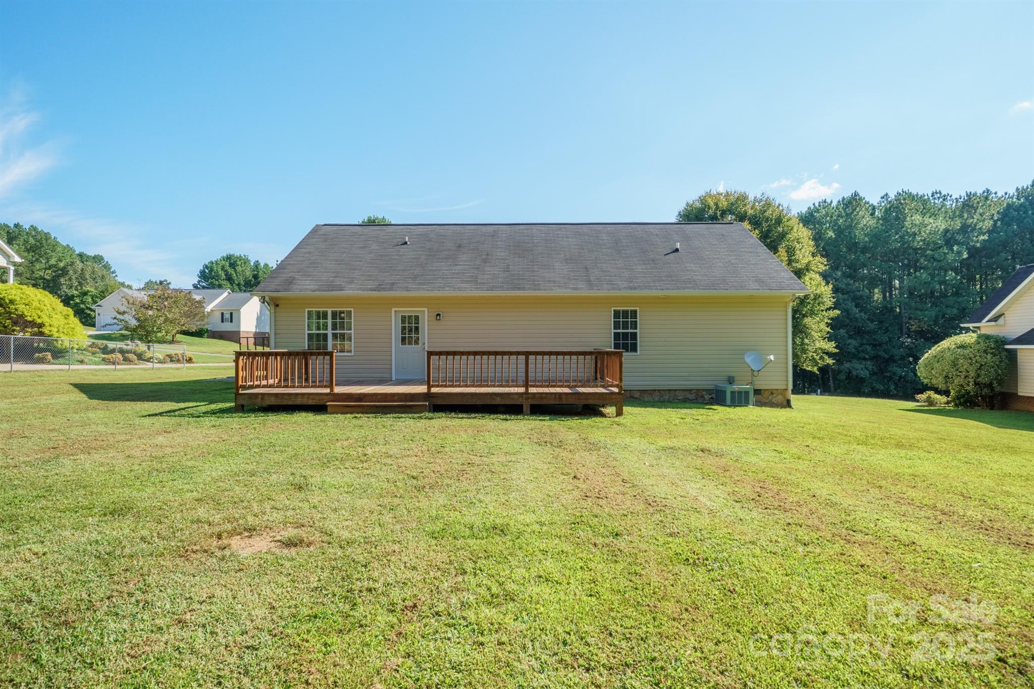 Property image 4 of 5175 Landing View Drive in Lakeview Acres, Granite Falls, NC 28630