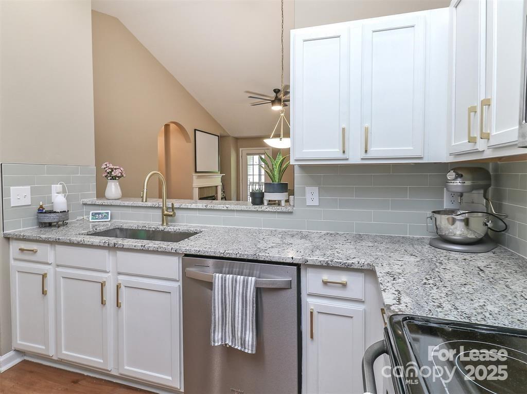 Property image 3 of 7204 Michaels Landing Drive in Michaels Landing, Charlotte, NC 28262