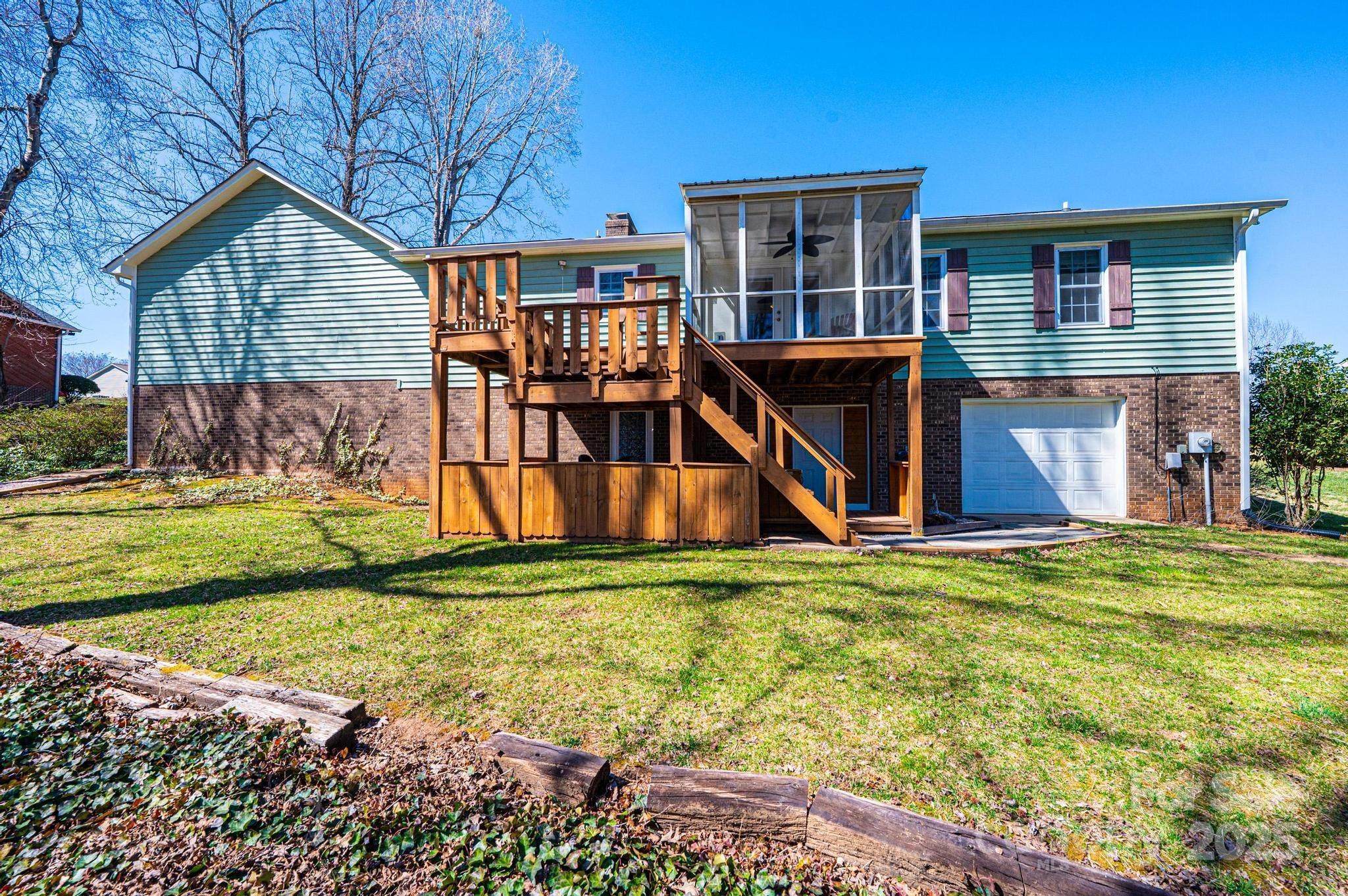 Property image 5 of 3863 Shakespeare Drive in Maybrook, Hickory, NC 28601