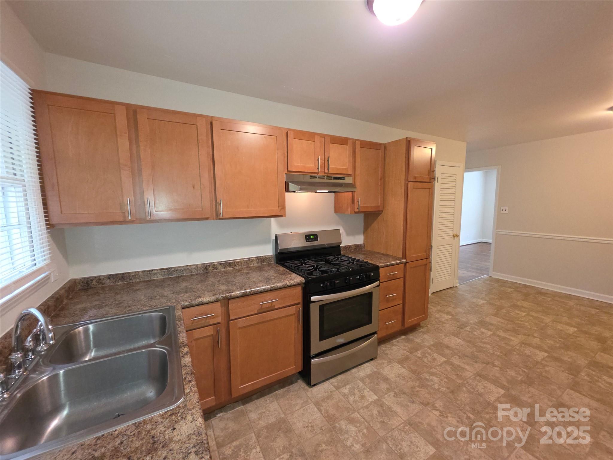 Property image 4 of 3721 Driftwood Drive in Winterfield, Charlotte, NC 28205