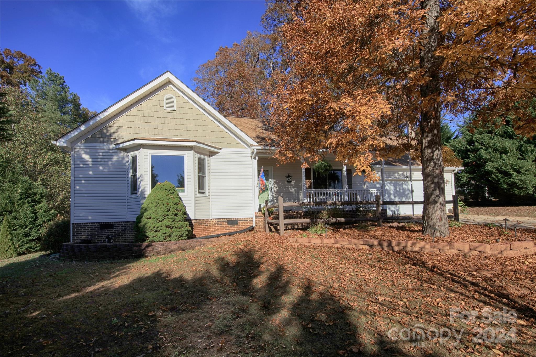 Property image 2 of 108 Gatwick Court in The Landings, Statesville, NC 28677