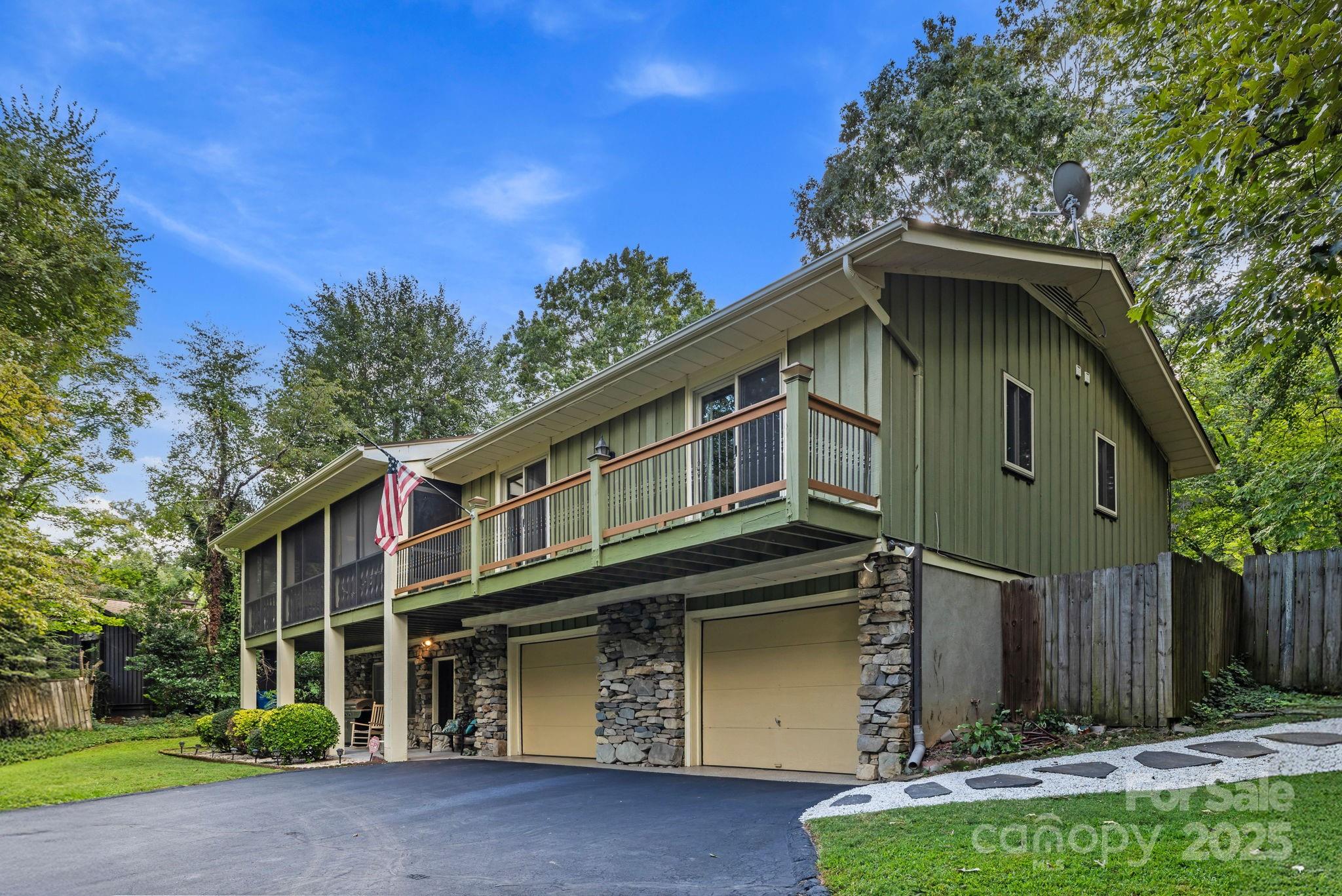 Property image 2 of 3017 Chestnut Tree Road in Hickory Hill, Hendersonville, NC 28792