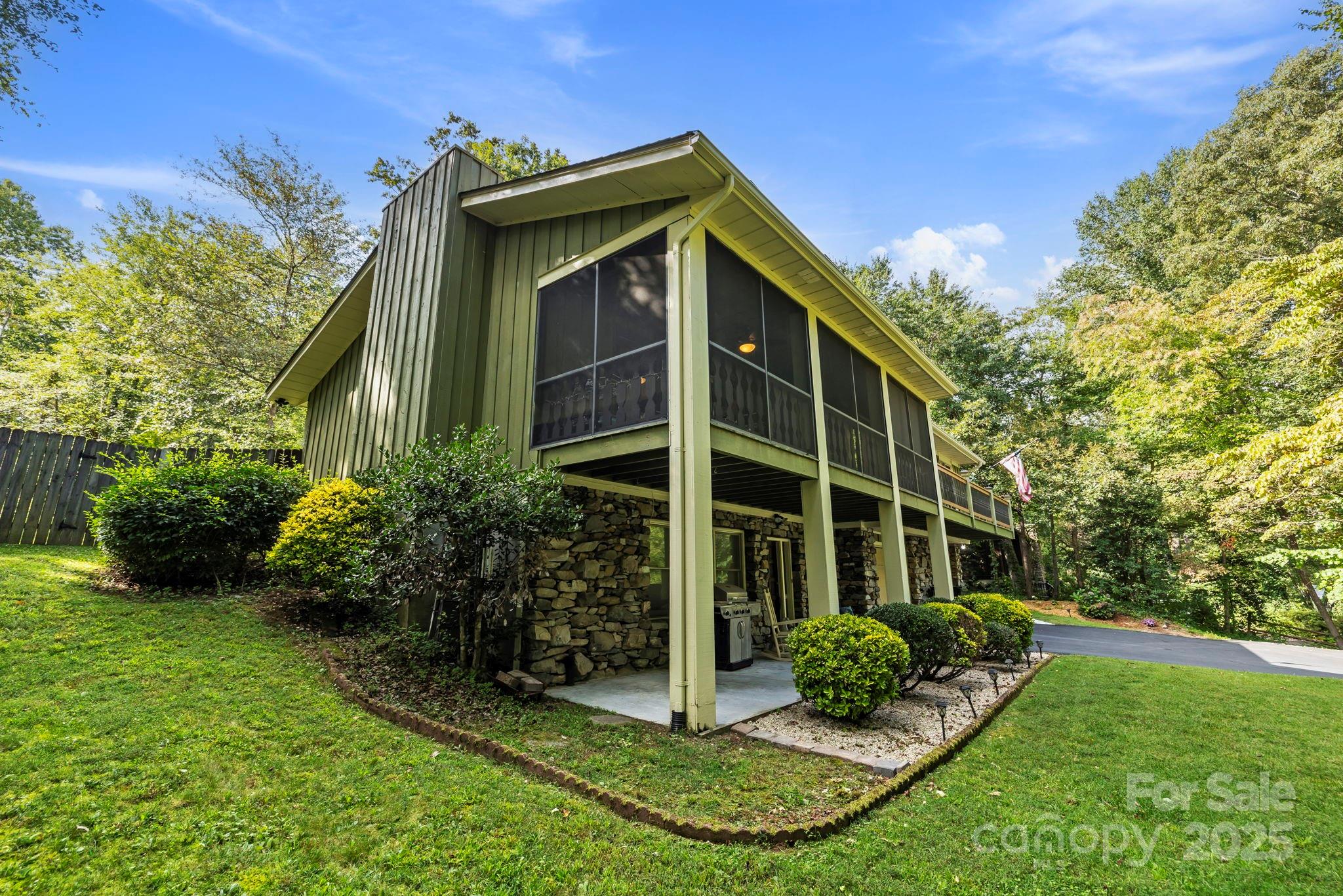 Property image 4 of 3017 Chestnut Tree Road in Hickory Hill, Hendersonville, NC 28792