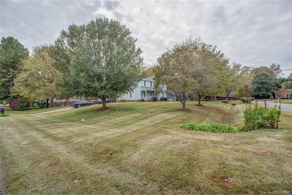 Property image 2 of 2421 Gardenside Drive in Castlewood, Gastonia, NC 28056