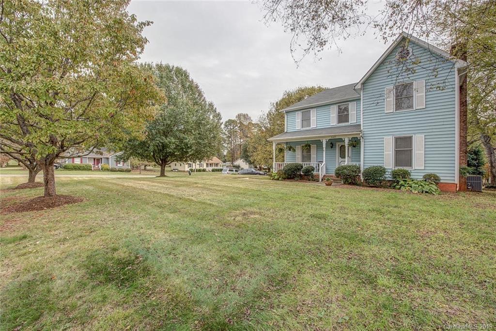 Property image 3 of 2421 Gardenside Drive in Castlewood, Gastonia, NC 28056