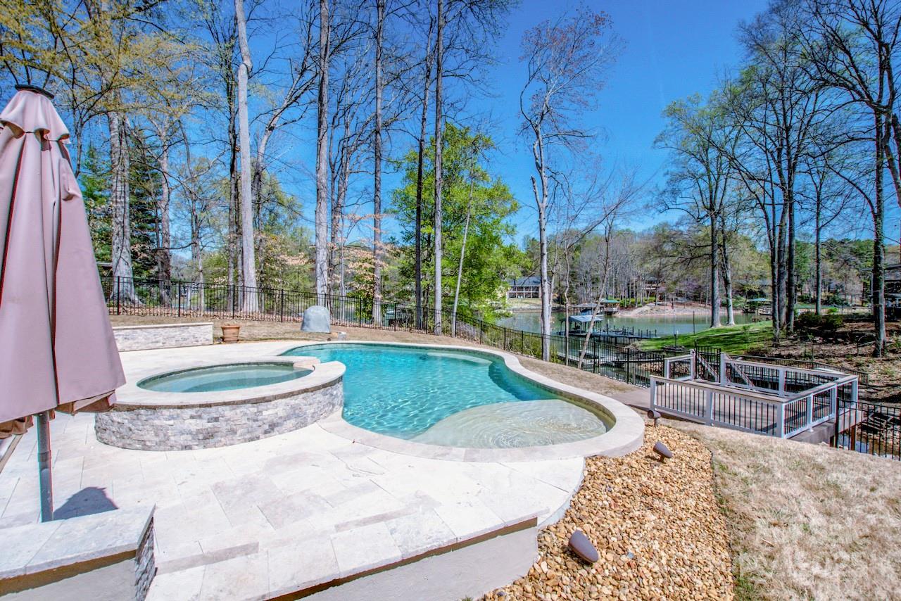 Property image 3 of 140 Lakeland Road in Holiday Harbor, Mooresville, NC 28117