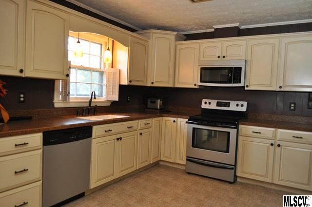 Property image 2 of 1611 Oakmont Drive in Oakmont, Lenoir, NC 28645