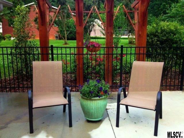 Property image 5 of 1611 Oakmont Drive in Oakmont, Lenoir, NC 28645