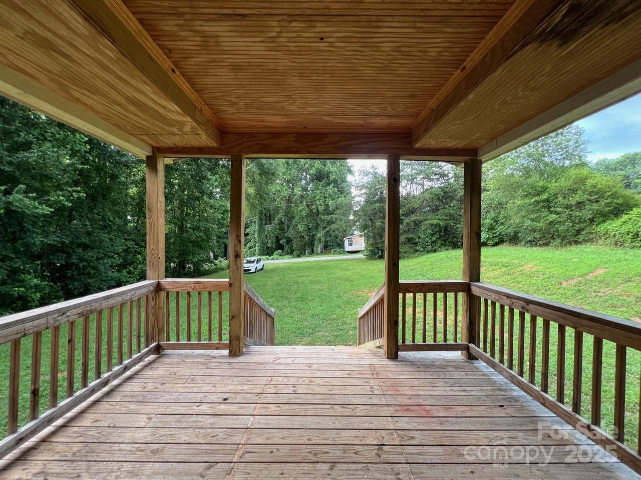 Property image 3 of 6581 Emerald Isle Drive in Emerald Isles, Sherrills Ford, NC 28673