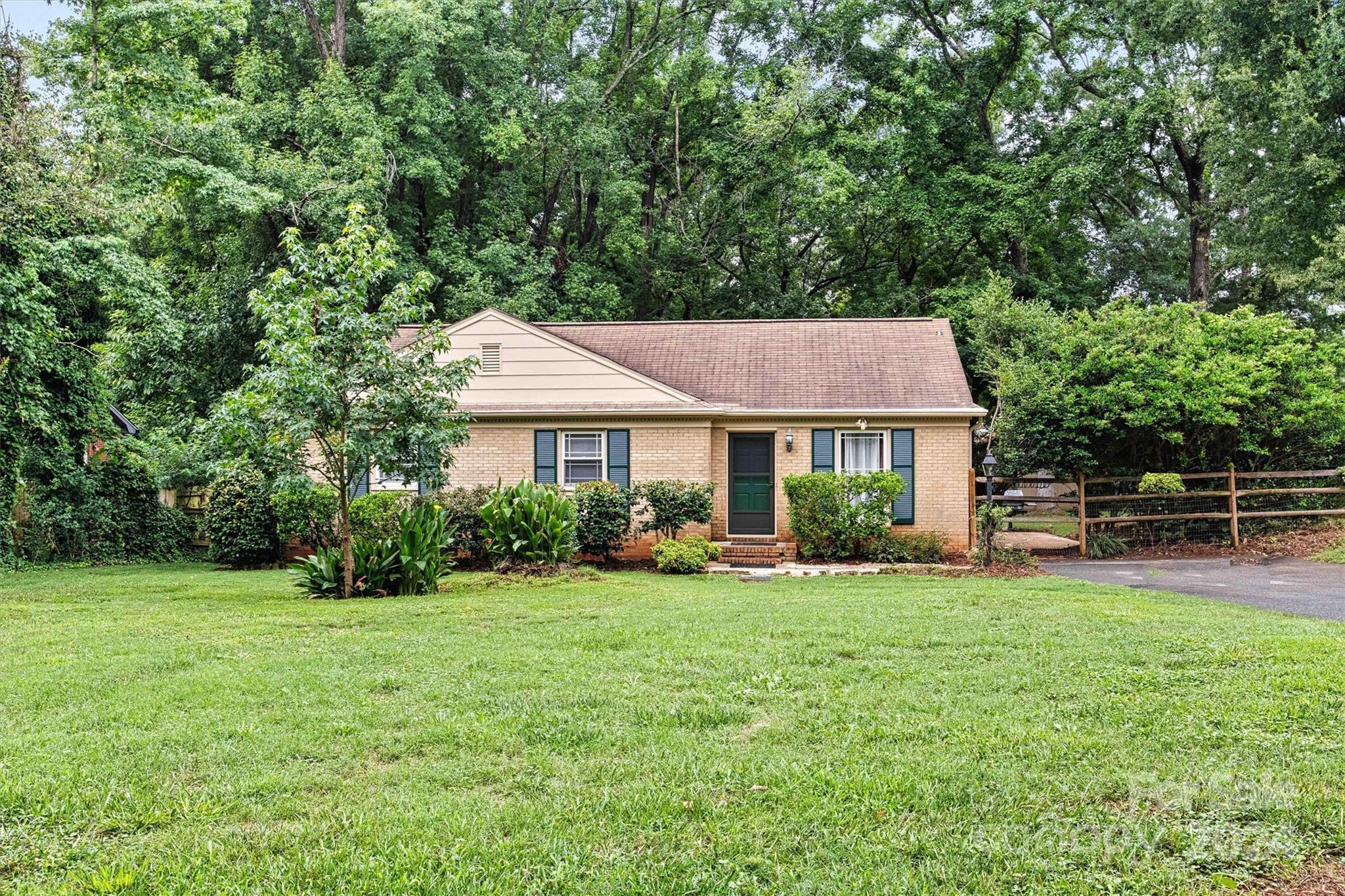Property image 2 of 5325 Hollirose Drive in Birnam Woods, Charlotte, NC 28227