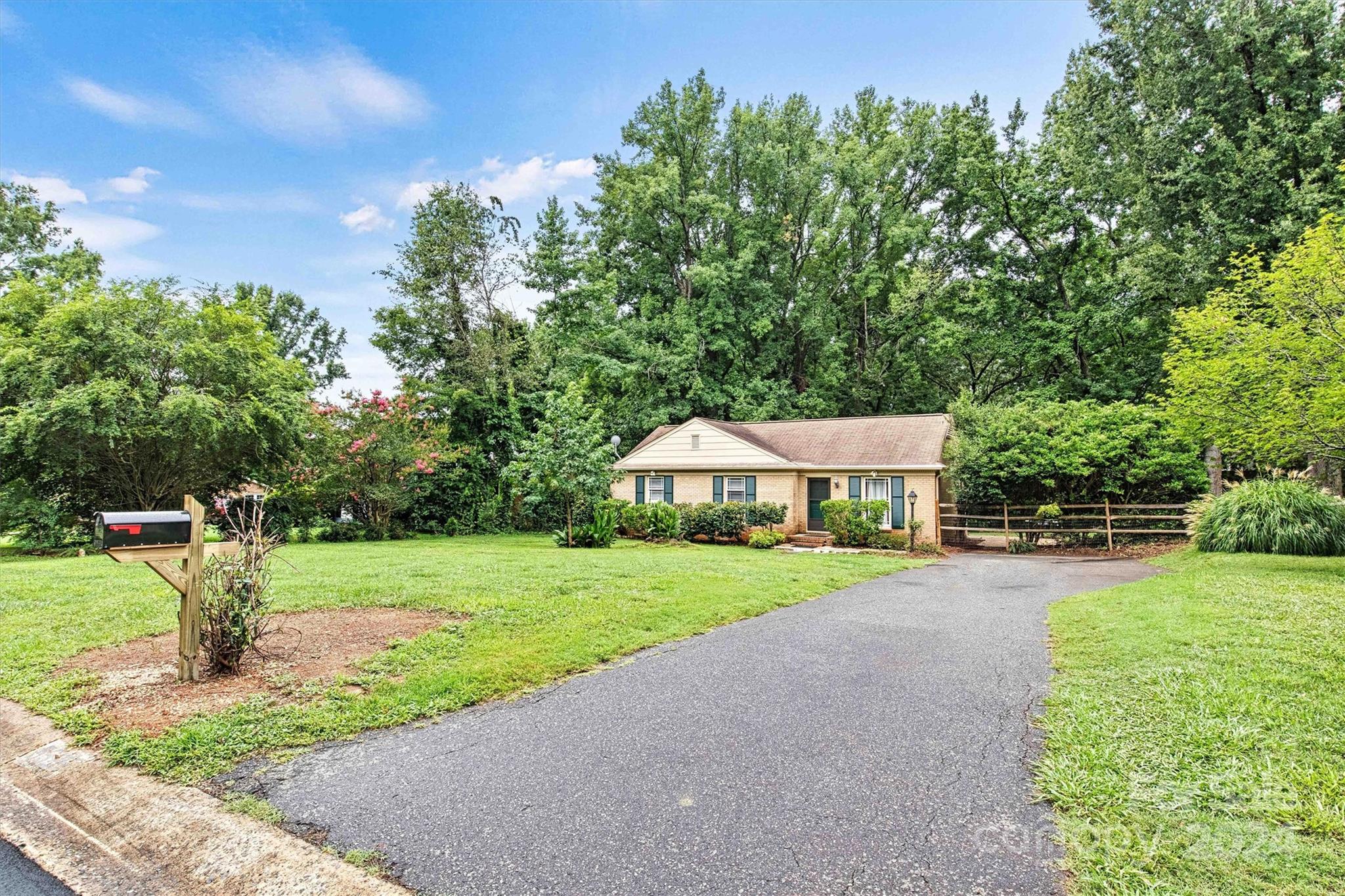 Property image 4 of 5325 Hollirose Drive in Birnam Woods, Charlotte, NC 28227